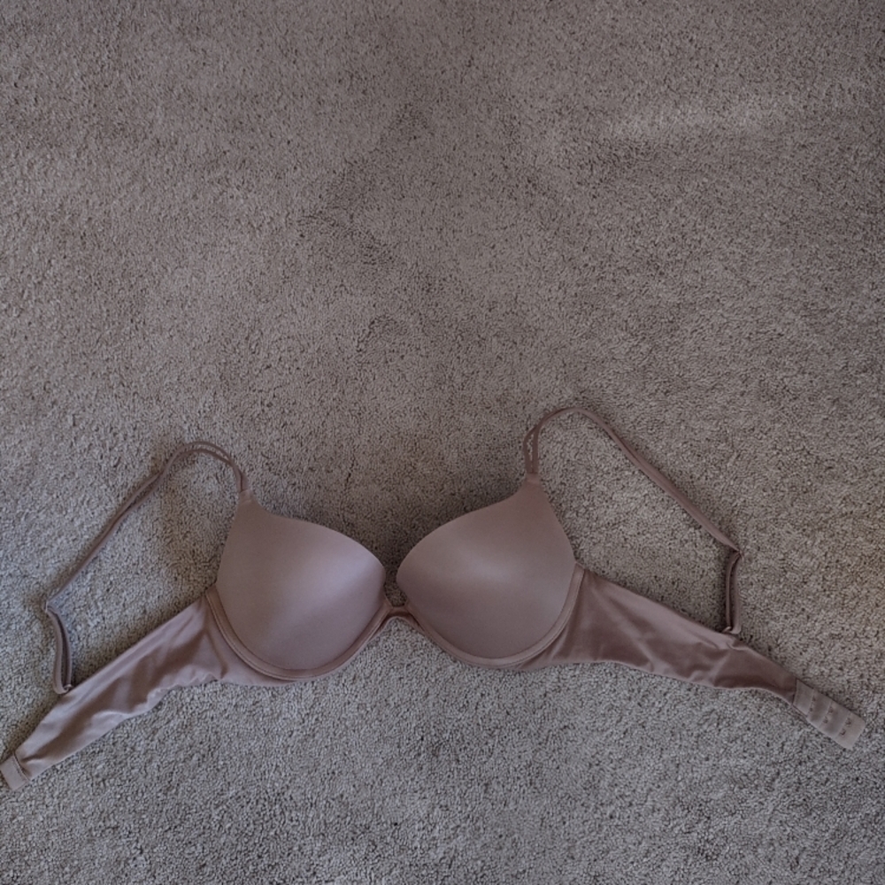 Victoria's Secret Cream Bra with Molded Cups